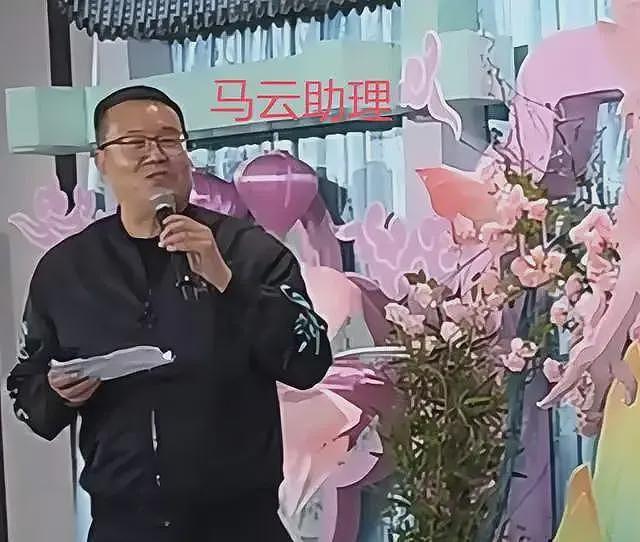 张纪中女儿满月宴直播带货，杜星霖全程黑脸，餐厅地址被扒太离谱（组图） - 16