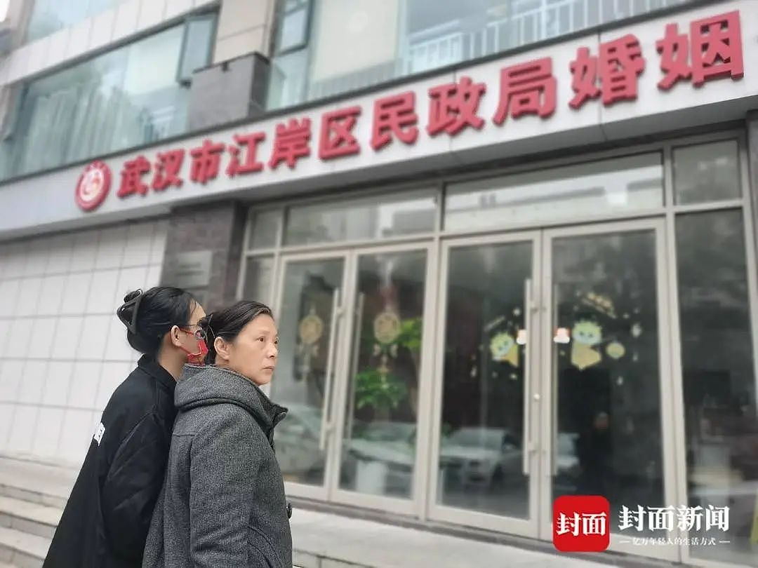 武汉女子在丈夫离世后“被净身出户”！曾有人冒充自己离婚并过户房产（组图） - 5