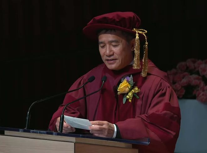 梁朝伟获科大颁授荣誉博士，坦言从没上大学，同框黄仁勋一脸自信（组图） - 8