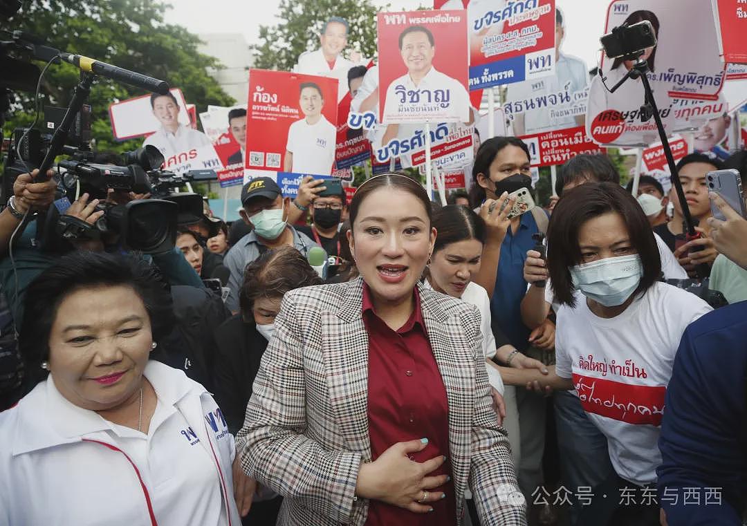 美女总理突然被拜登牵小手，处变不惊化解尴尬，她上台100天口碑大逆转……（组图） - 27