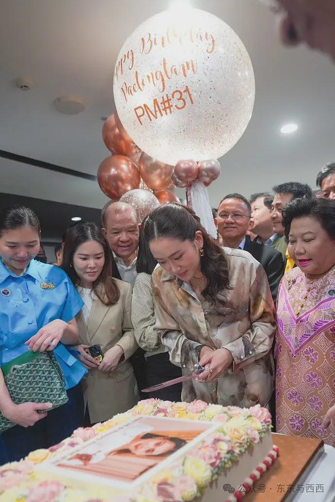 美女总理突然被拜登牵小手，处变不惊化解尴尬，她上台100天口碑大逆转……（组图） - 67