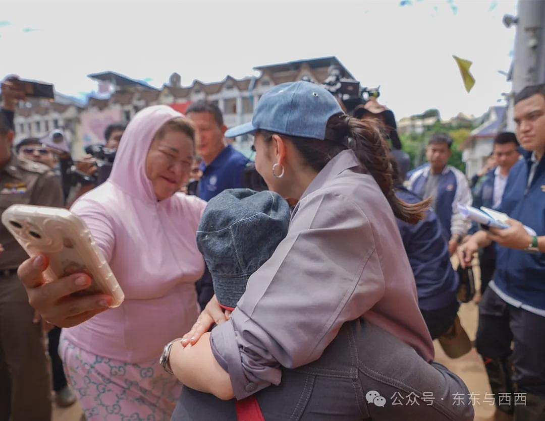 美女总理突然被拜登牵小手，处变不惊化解尴尬，她上台100天口碑大逆转……（组图） - 20