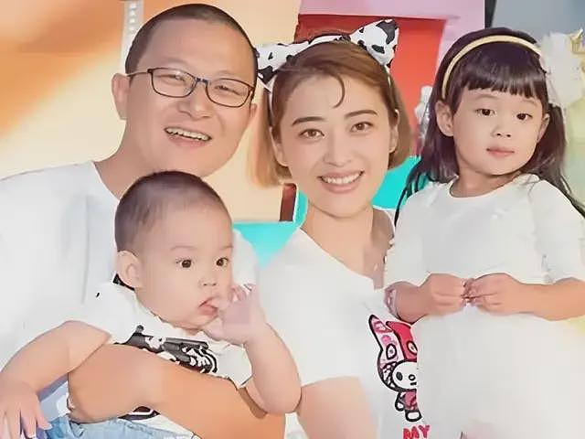 为前夫花300万被抛弃，二婚嫁小3岁“丑男”，49岁梅婷如今怎样了（组图） - 14