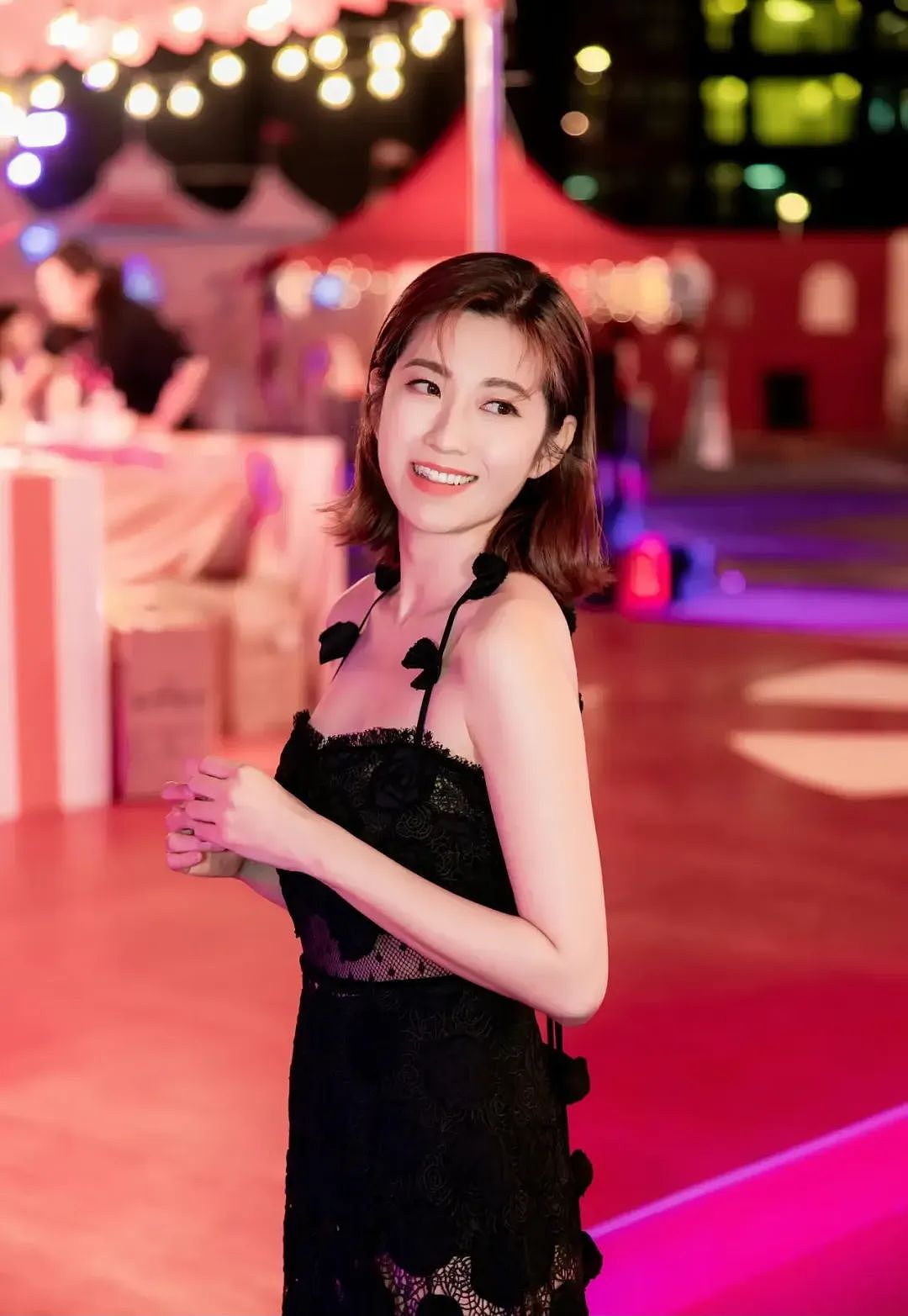 TVB花旦陈自瑶大晒性感美照，少女感十足，喊话王浩信回港陪女儿（组图） - 9