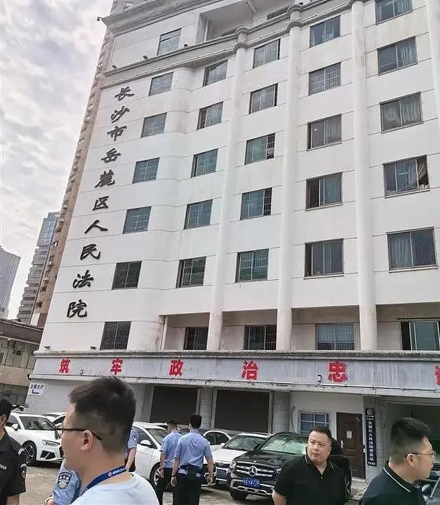 “9岁女孩被老师用三角尺打碎头骨案“一审宣判，涉事老师获刑5年（组图） - 1