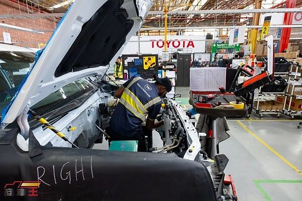 TOYOTA汤爪皮卡车“澳洲本地左改右版开卖”！工程量巨大卖比美国贵（组图） - 6