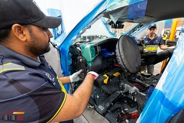 TOYOTA汤爪皮卡车“澳洲本地左改右版开卖”！工程量巨大卖比美国贵（组图） - 7