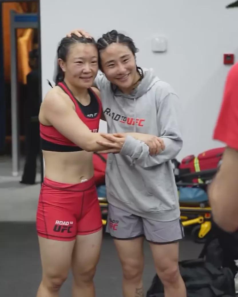 白天行医晚上格斗，这个女孩拿下了UFC冠军（组图） - 16