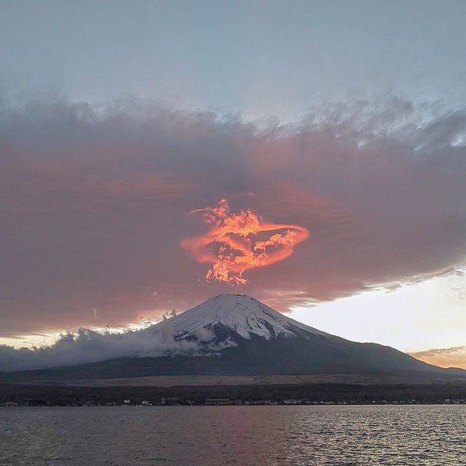 富士山惊见“火龙奇景”非AI制图！网民赞叹如《龙珠》神龙现身（视频/组图） - 3