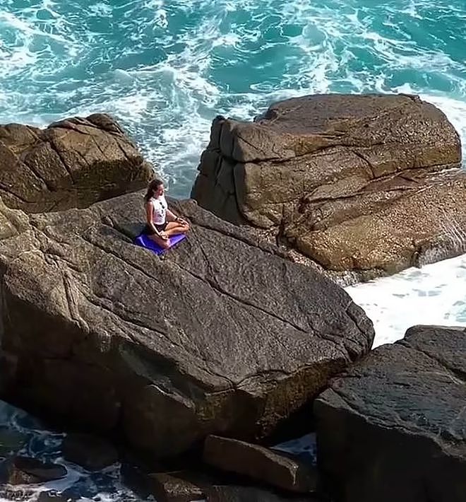 美女出国旅游，泰国海边做瑜伽，不幸被卷走葬身大海（组图） - 8