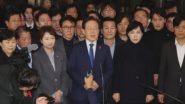 韩国总统尹锡悦为何突然宣布戒严又在几小时后解除？当晚发生了什么？（组图） - 5