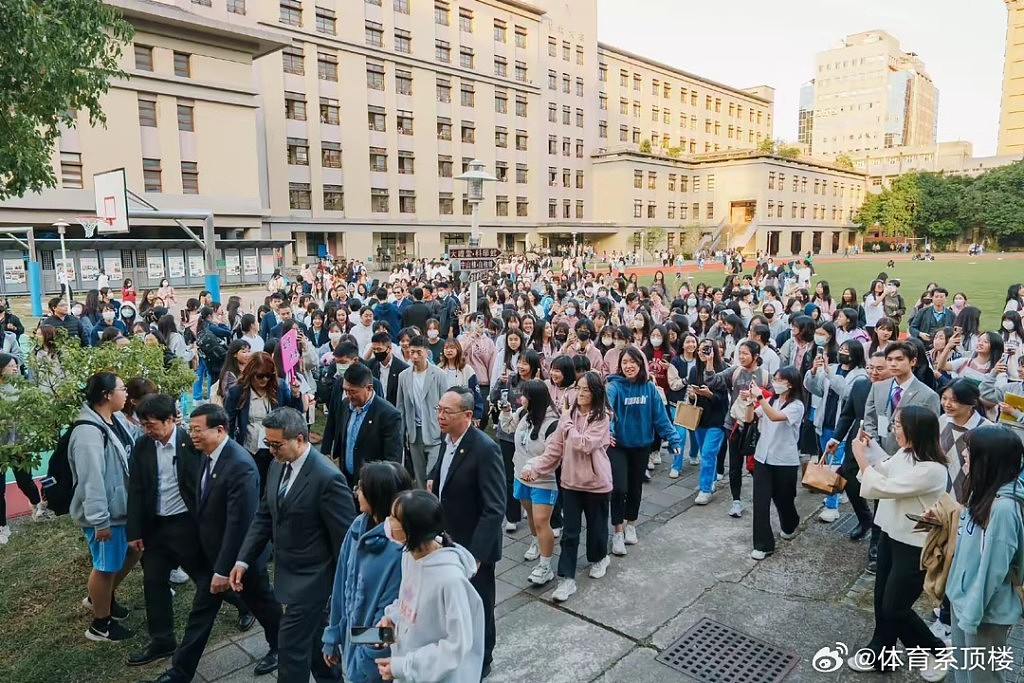 马龙访台与当地女高中生女生交流遭大陆网民讥“入盘丝洞”，学校批言论具伤害（视频/组图） - 3