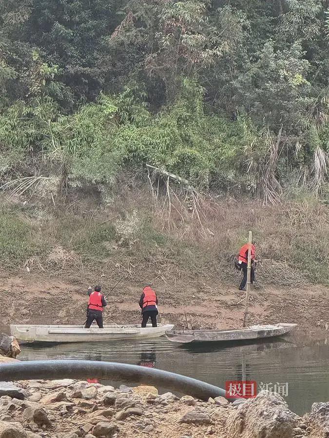 实探贵州从江翻船事故现场：水较深但流速缓，村民乘船过河采药发生意外（组图） - 3