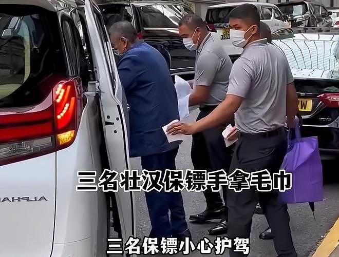 78岁霍震霆独自现身平价餐厅，身边不带保镖，坐角落吃鸡饭太亲切（组图） - 26