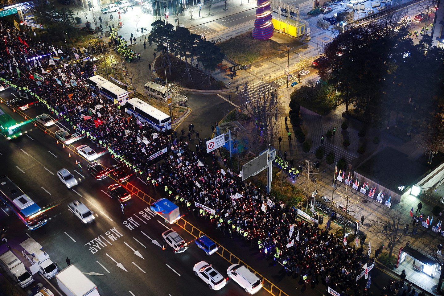 港媒：尹锡悦戒严令属政治自杀，站队美国挑战中国是外交自残（组图） - 2