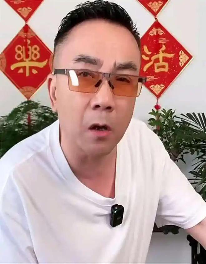 62岁杨议现身精神病院门口！称自己得精神分裂，还高喊支持郭德纲（组图） - 15