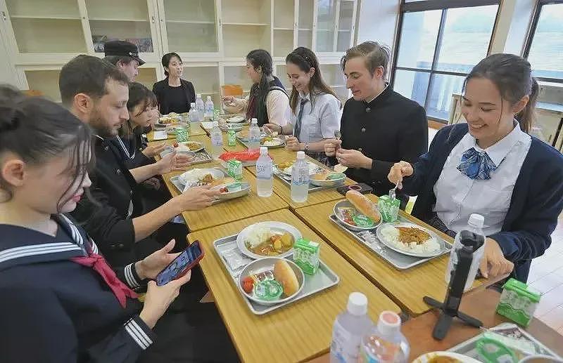 日本学校倒闭后，废弃校园成了旅游景点...（组图） - 21