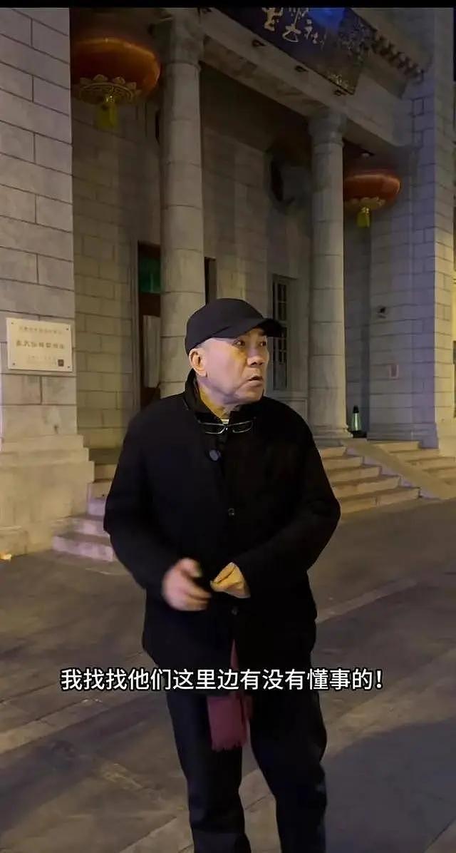 62岁杨议现身精神病院门口！称自己得精神分裂，还高喊支持郭德纲（组图） - 17