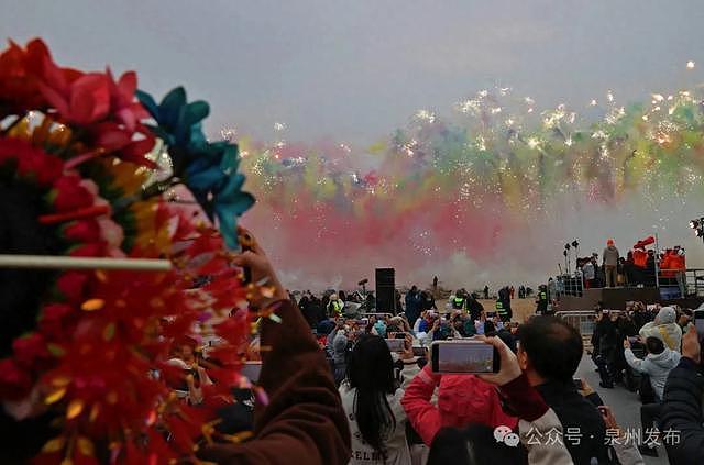 泉州烟花秀无人机下雨式坠落，多位明星现场目睹（组图） - 1