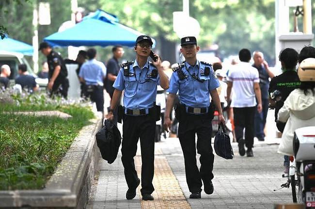 经济低迷连累暴力机器，中国派出所爆发不出薪水（图） - 1