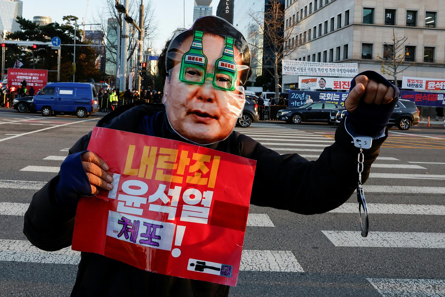 韩国国会通过弹劾法务部长及警察厅长议案，调查尹锡悦金建希（组图） - 2