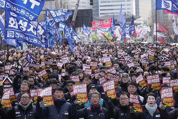 韩执政党7议员倒戈！弹劾尹锡悦“只差1票”过门槛，总统大位不保（组图） - 2