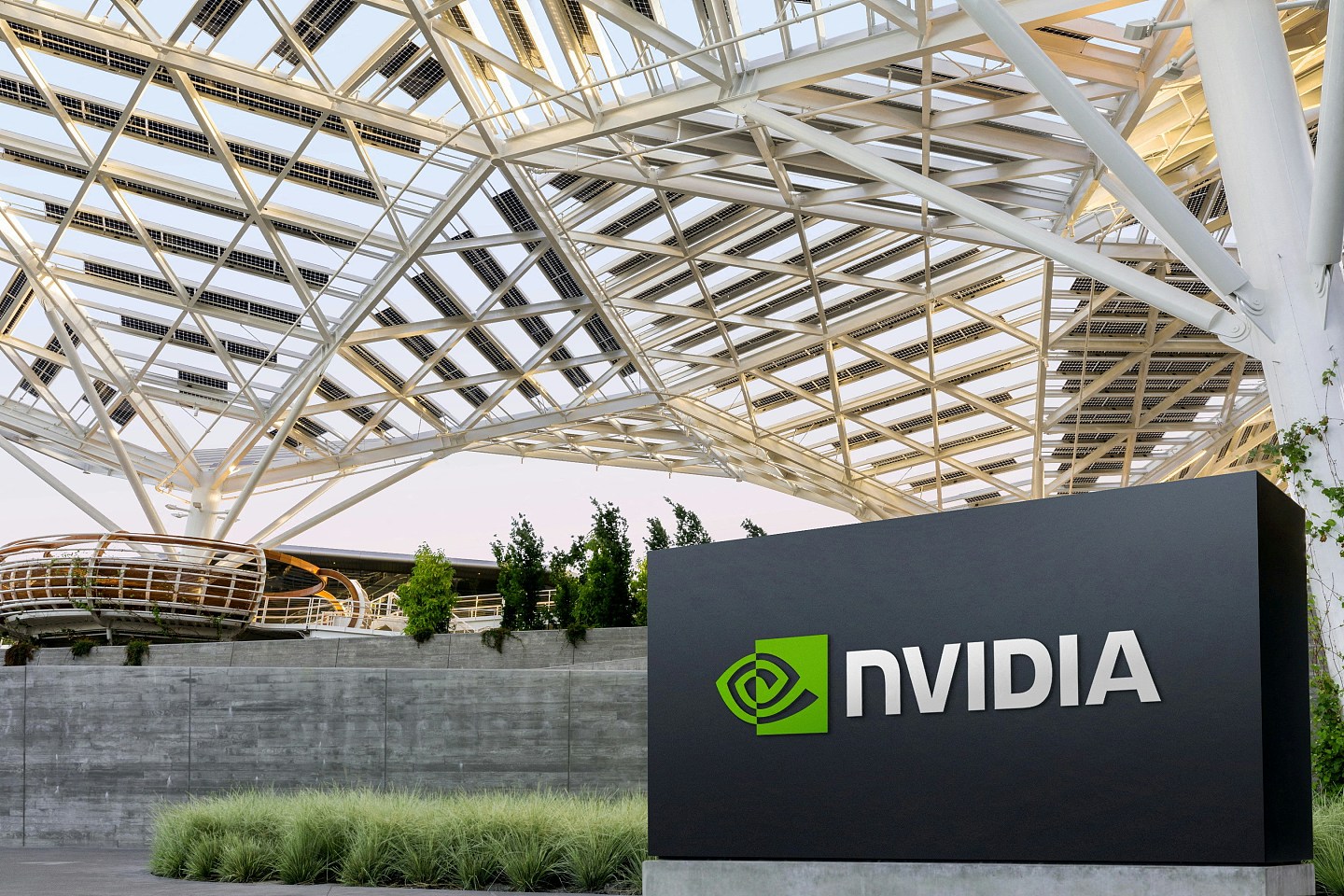 从拜登制裁到NVIDIA被查：特朗普还没来，中美半导体大战已开打（组图） - 2