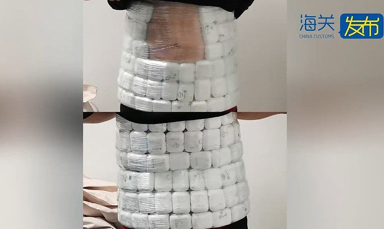 男子腰缠100个耳机闯关遭拱北海关断正，网民：耳机变腹肌（组图） - 2