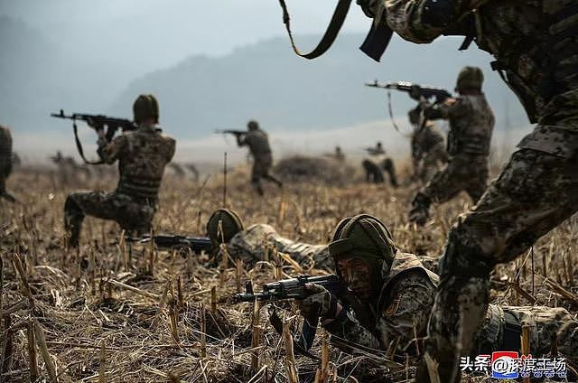 朝鲜敢死队三三制冲锋，遭到绞杀！33人阵亡（组图） - 3