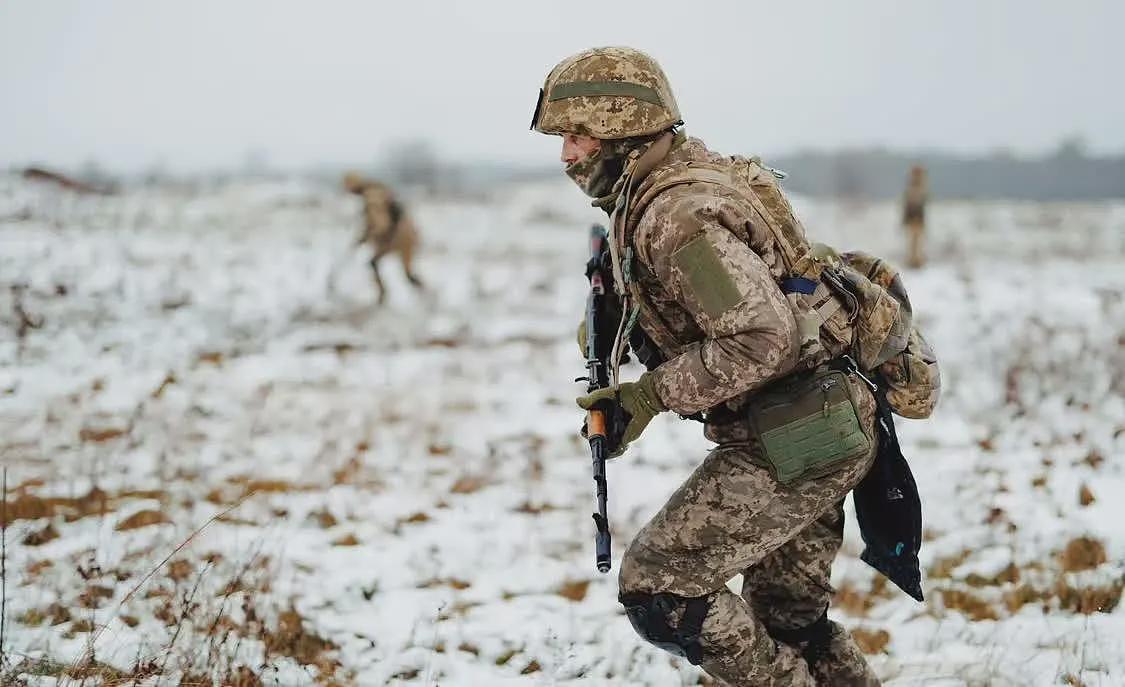 朝鲜特种兵发起死亡冲锋，乌军不适应东方战术：仓促当中打错弹药（组图） - 3