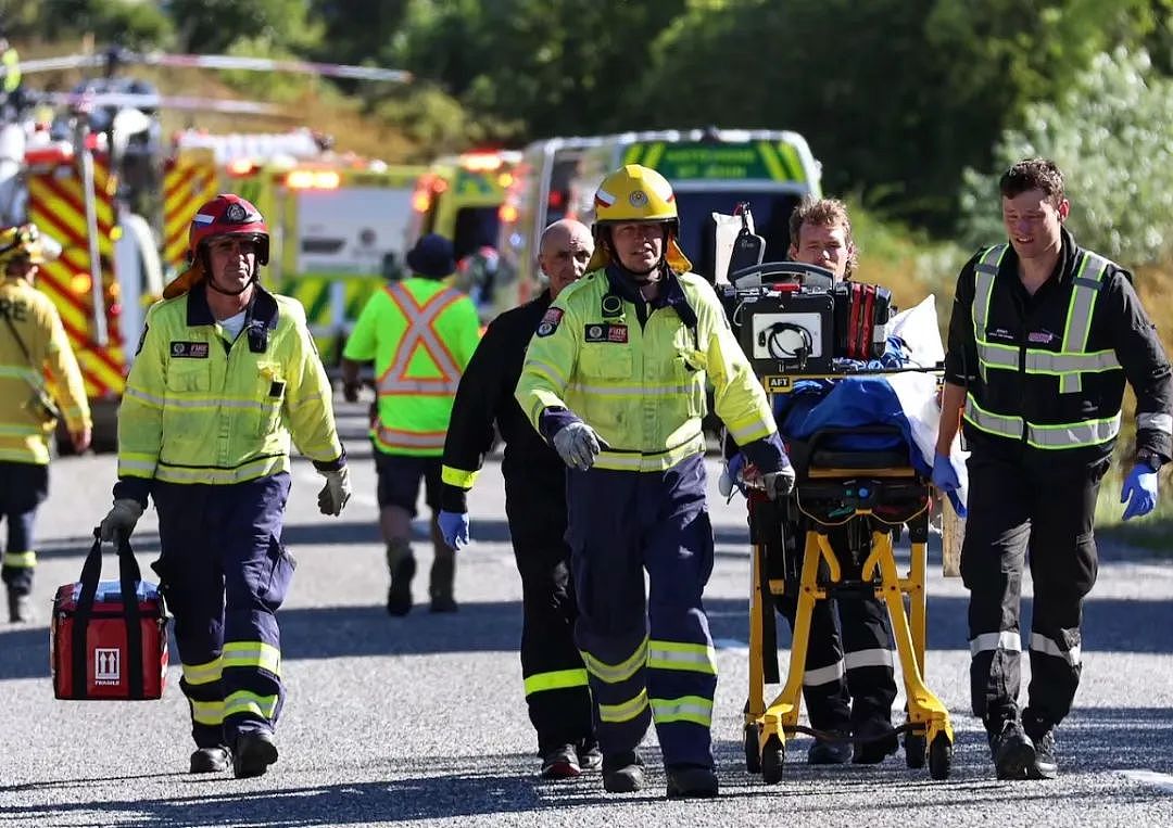 新西兰旅游大巴严重车祸，死伤21人；国际游客在新西兰遭贼，$7000物品被盗；议员：严重影响新西兰声誉，圣诞假期暴雨预警 - 4