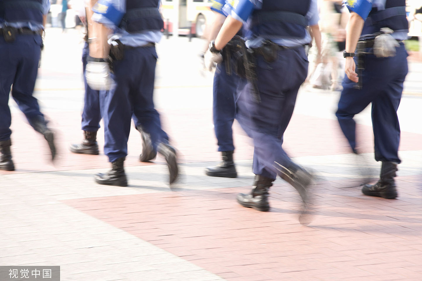 京都爆砍人！女超商外遭男持刀猛刺大喊救命，紧急送医（视频/图） - 1