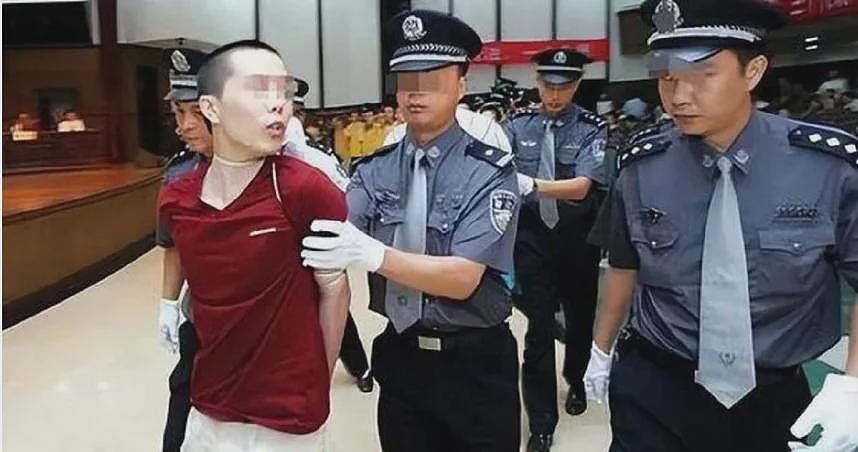 假富二代开宝马撞死6人！行刑前向父母哭喊一句话（组图） - 1