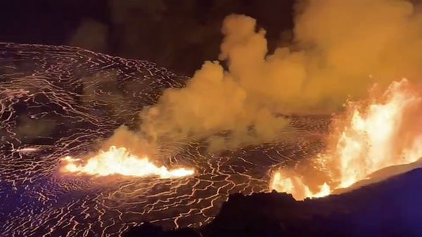 夏威夷第2大火山喷发！烟柱直窜天际，岩浆狂喷画面曝光（视频/组图） - 1