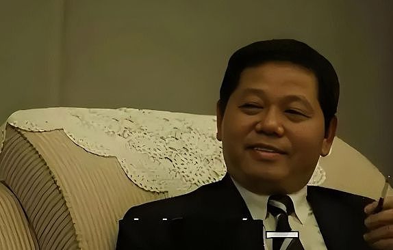 深圳前市长8年卷走20亿，花天酒地包养女星，落马时只剩三千块（组图） - 4