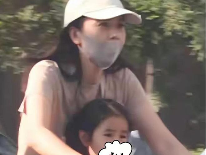 高圆圆和赵又廷带5岁女儿迪士尼玩耍，一家三口颜值爆表，太甜了（组图） - 4