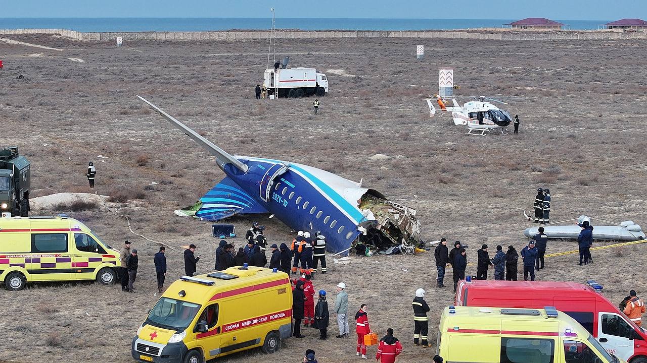 阿塞拜疆航空客机坠毁：敬业空姐罹难　生命最后仍广播安抚乘客（组图） - 1