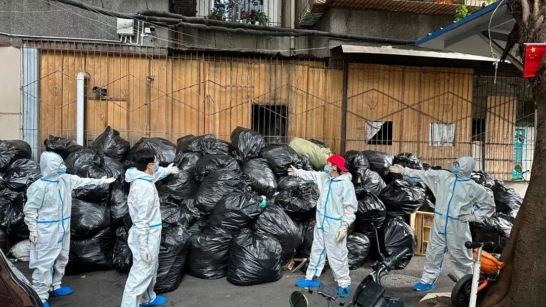 90后白领转行当保洁，拍出五百万人围观的“蟑螂大作战”（组图） - 16