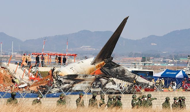 韩国进入7天哀悼期，失事飞机黑匣子受损，破解难度大或需送美国（组图） - 4