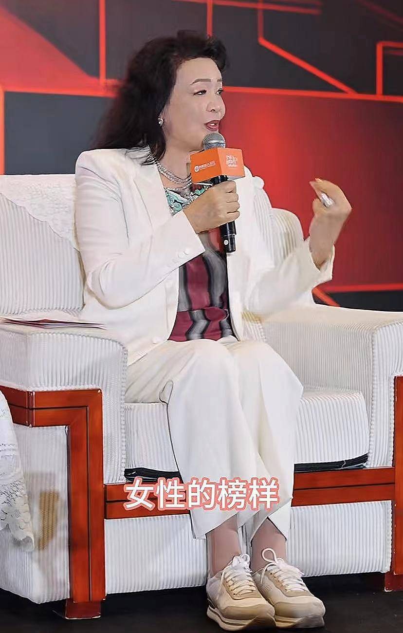 张兰高情商回应刘晓庆绯闻事件，做女性榜样，自尊自爱自重自律（组图） - 9