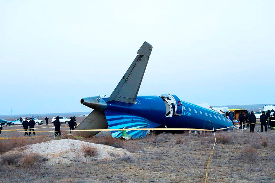 阿塞拜疆航空客机坠毁，调查指向俄罗斯防空系统（组图） - 1