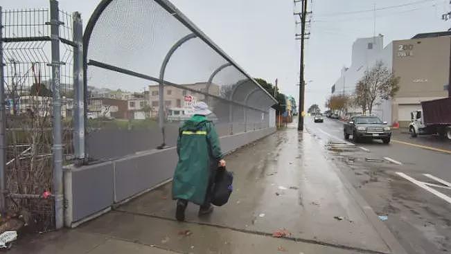 匪夷所思！多华人受害！路上吸入难闻烟味、被路人主动戴上项链，随后迷迷糊糊或毕生积蓄都没了...（组图） - 2