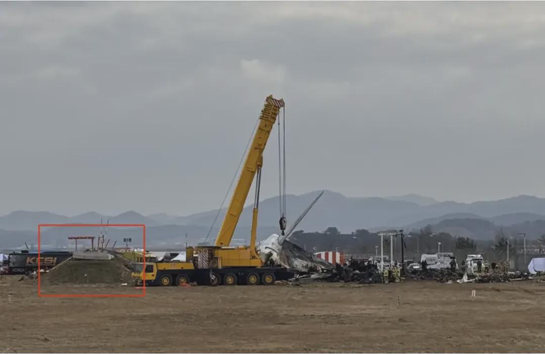 韩国首尔又发生车辆冲击人群事件！澳洲专家称空难另有隐情，飞鸟撞机绝非主因（组图） - 12