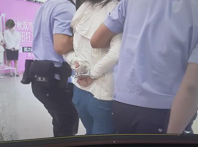 女子医美后脸肿变形维权被警察铐走：官司我都赢了，要个道歉有多难？（组图） - 3