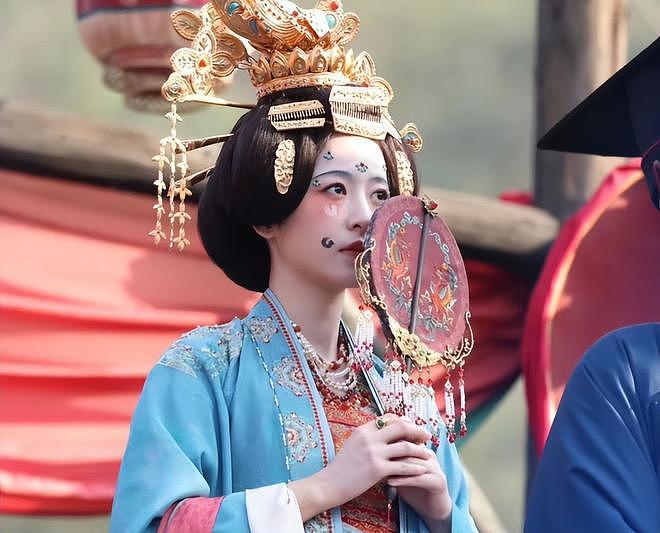 女演员颜值有多重要，看周雨彤的妆造，告诉你啥叫天选古装美人（组图） - 7