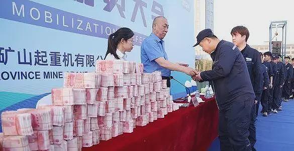 拿6100万分年终奖，头三名每人500万！网友：卫生纸都不敢这么发（组图） - 26