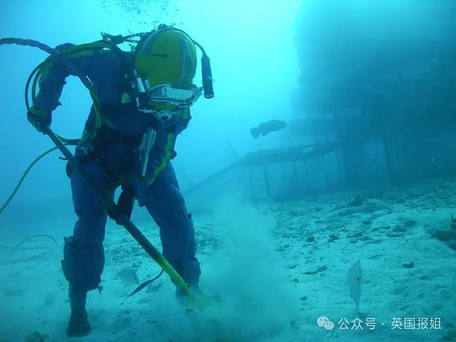 男子在海底生活14天！每天摸黑潜水出门拉屎，被深海恐怖巨鱼死盯不放？（组图） - 14