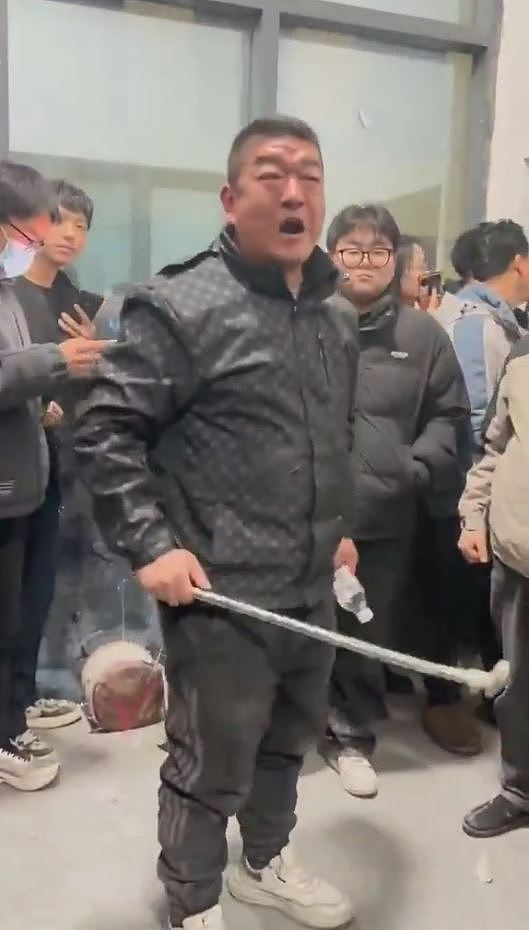 陕西职校生蹊跷坠亡，遗体有伤痕！家人讨真相受阻，千人声援爆冲突，评论区沦陷（视频/组图） - 6