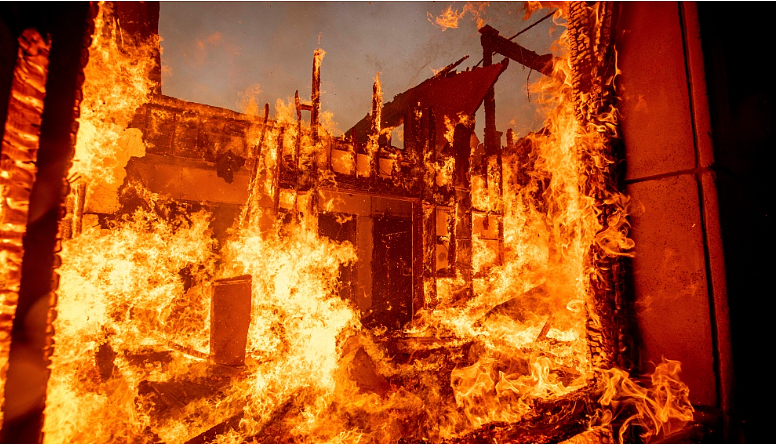 恐怖！“末日大火“包围美国洛杉矶！小城烧成灰烬！150万户断电5人已死，10万人大逃亡（视频/组图） - 19