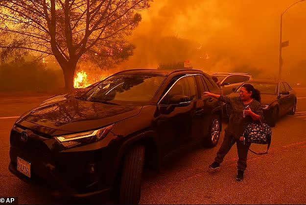 洛杉矶富人区爆发“末日大火”！5死10万人撤离家园，众多好莱坞明星丢下豪宅逃生，加州进入紧急状态（视频/组图） - 58